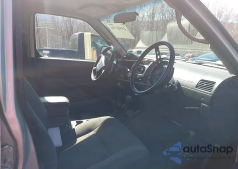 2004 Nissan Xterra Xe z USA, uszkodzony, nr VIN 5N1ED28YX4C649370